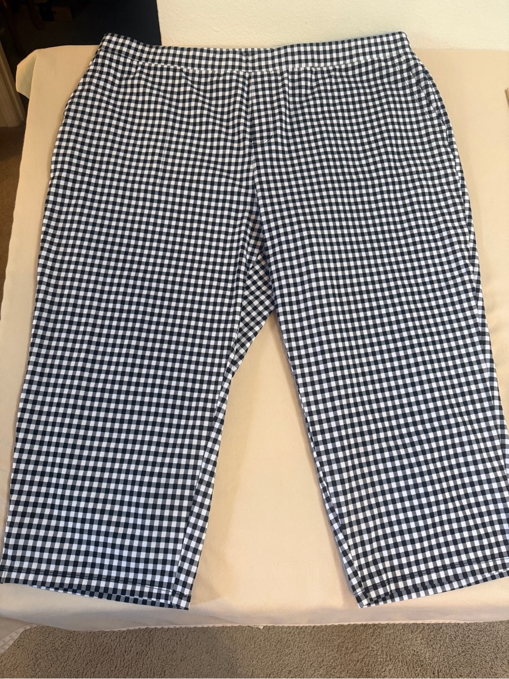 Susan Graver Black and White Gingham Cropped Pants